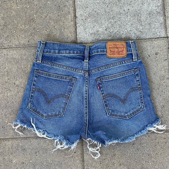 Levi's cutoff shorts - Picture 2 of 2